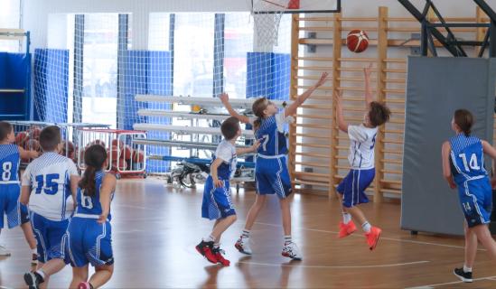 Plyn az utnptls. taroltak a serdlk, kzdttek a kenguruk