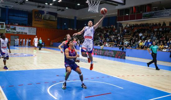 ZTE KK- Vasas Akad�mia 95-8