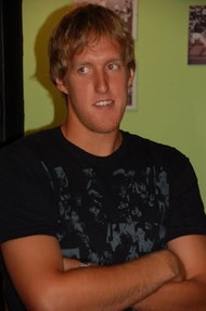 Kyle Wilson - a ZTE j amerikai jtkosa - felesgvel s Rocky kutyjval rkezik Zalaegerszegre