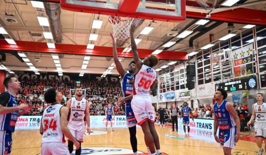 Az utols� negyedben d�lt el az �r�krangad�